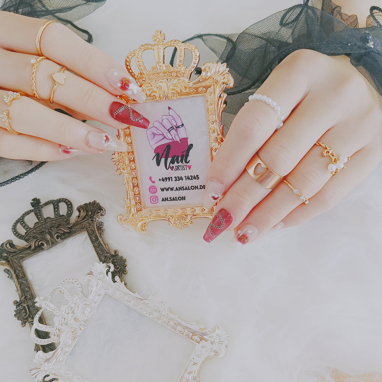 Khung trưng logo chụp ảnh móng tay